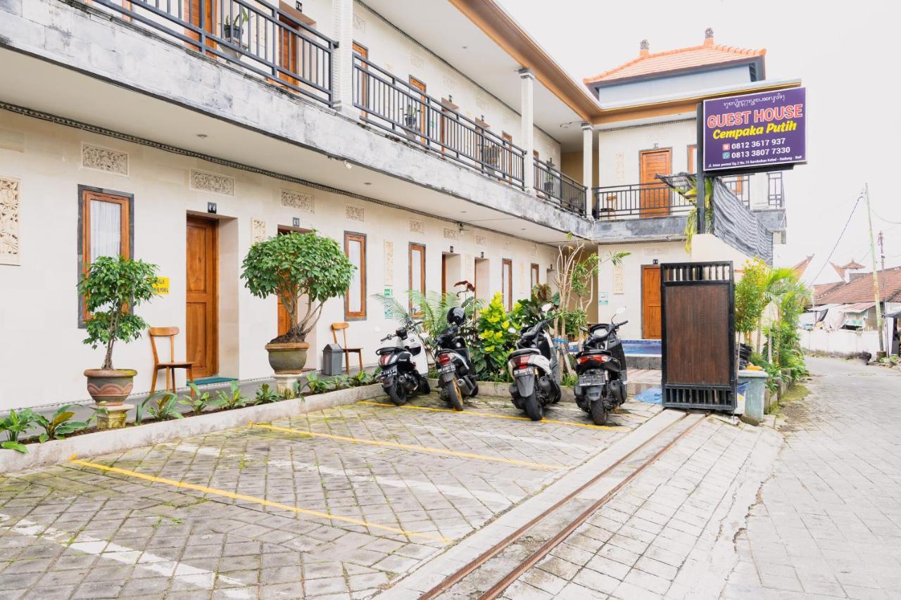 Guesthouse Cempaka Putih スミニャック エクステリア 写真