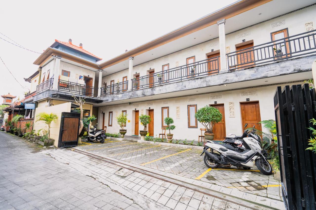 Guesthouse Cempaka Putih スミニャック エクステリア 写真