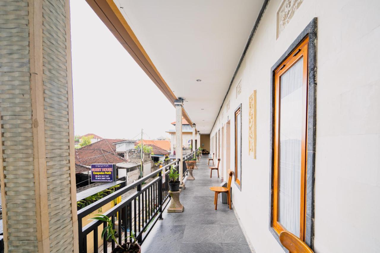 Guesthouse Cempaka Putih スミニャック エクステリア 写真